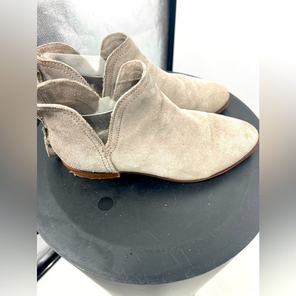Kenneth Cole reaction gray‎ boots, size 6 suede